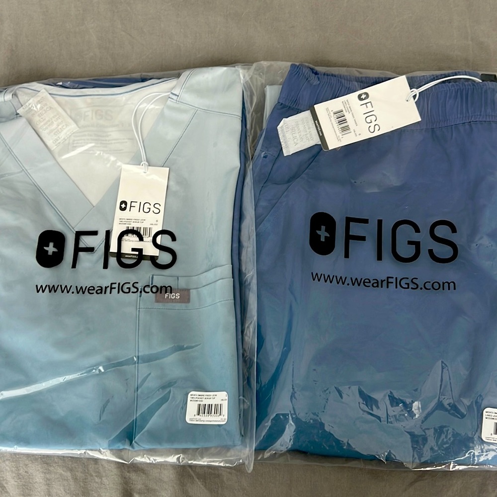 FIGS Men’s Ocean Mist Ombre FREEx Leon and Tansen scrub set